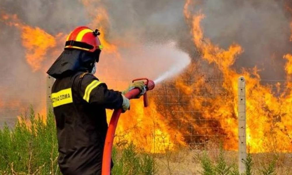 Μεγάλη πυρκαγιά τώρα στην Αίγινα - Βίντεο